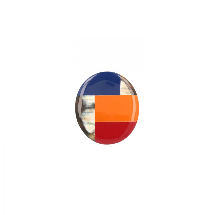 Horn mit Lackelementen