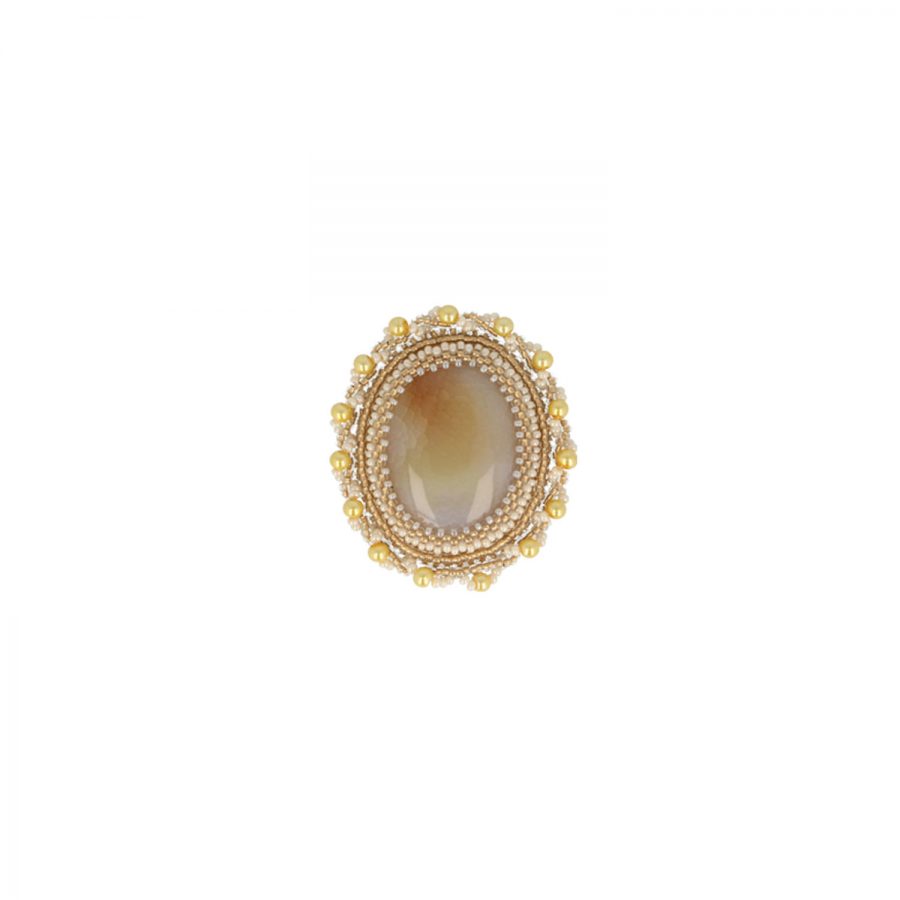 Sandfarbener Achatstein mit Perlen